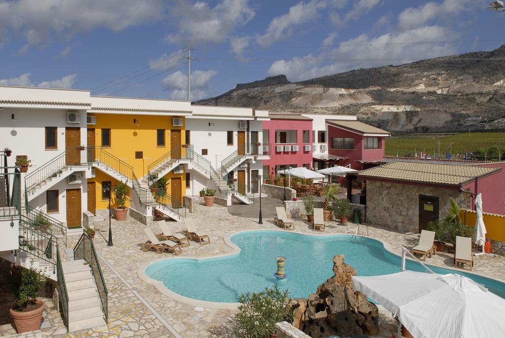 Hotel Ciuri Di Badia Buseto Palizzolo Buitenkant foto